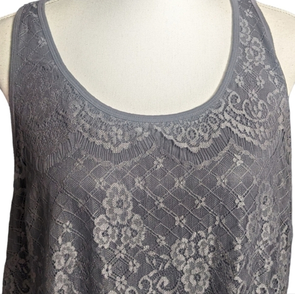 Sleeveless lace top - Picture 4 of 8